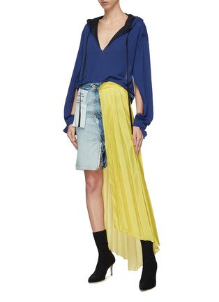 Contrast pleated panel denim skirt