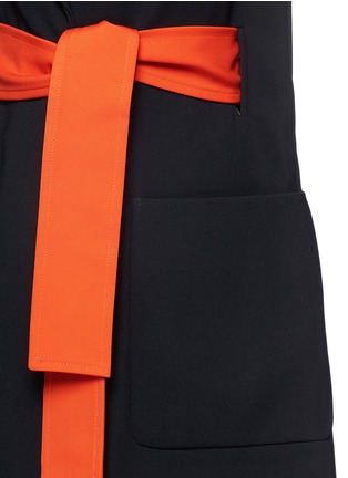 Detail View - Click To Enlarge - COMME MOI - Belted crepe sleeveless coat