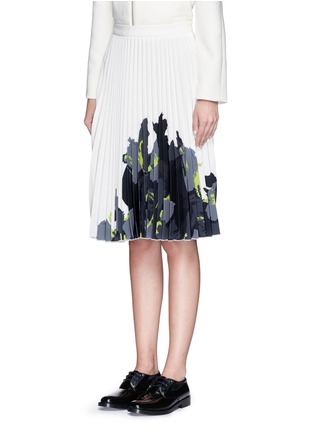 Front View - Click To Enlarge - COMME MOI - Abstract print pleat midi skirt