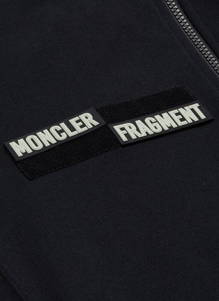  - MONCLER - x Fragment Hiroshi Fujiwara detachable logo appliqué slogan print zip hoodie