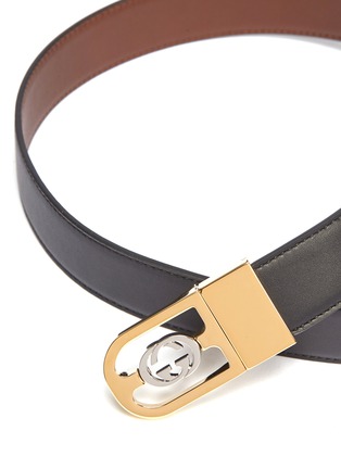 Detail View - Click To Enlarge - GUCCI - Reversible GG logo buckle leather belt