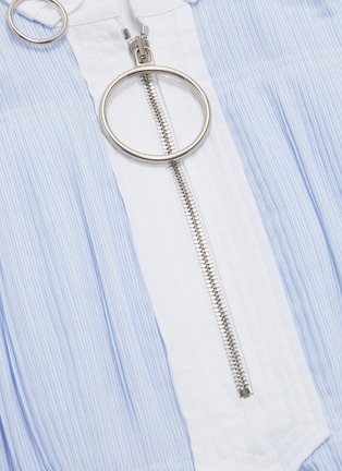 Detail View - Click To Enlarge - CÉDRIC CHARLIER - Stripe hem ring half-zip pleated dress