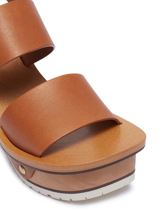 Detail View - Click To Enlarge - CHLOÉ - Buckle leather wooden clog wedge sandals