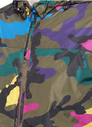 Detail View - Click To Enlarge - VALENTINO GARAVANI - Camouflage windbreaker jacket