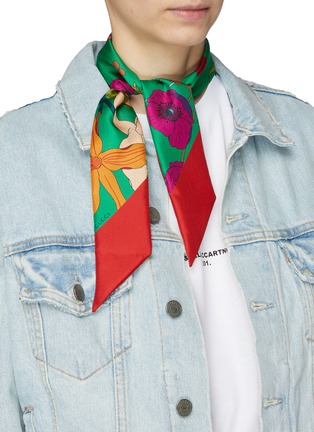 Figure View - Click To Enlarge - GUCCI - 'Flora' print silk twilly scarf