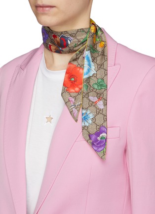 Figure View - Click To Enlarge - GUCCI - 'Flora' print GG logo jacquard silk twilly scarf