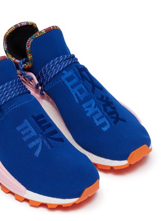 Detail View - Click To Enlarge - ADIDAS BY PHARRELL WILLIAMS - 'SolarHu NMD' slogan embroidered Primeknit sneakers