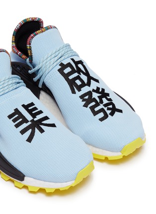 Detail View - Click To Enlarge - ADIDAS BY PHARRELL WILLIAMS - 'SolarHu NMD' slogan embroidered Primeknit sneakers