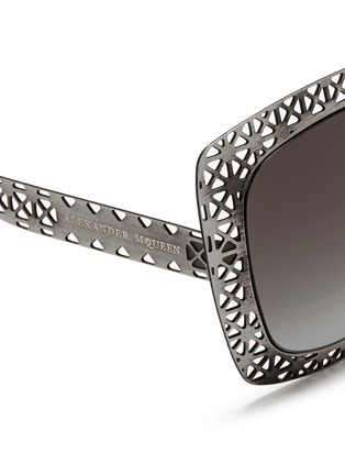 Detail View - Click To Enlarge - ALEXANDER MCQUEEN - Laser cut lattice ruthenium sunglasses