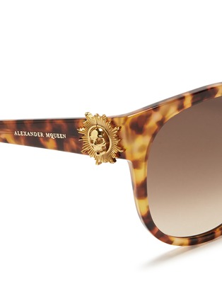 Detail View - Click To Enlarge - ALEXANDER MCQUEEN - Sunray skull tortoiseshell acetate sunglasses