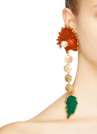 Figure View - Click To Enlarge - LANE CRAWFORD VINTAGE ACCESSORIES - Pearl leaf drop clip earrings