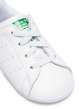Detail View - Click To Enlarge - ADIDAS - 'Stan Smith' leather infant crib sneakers
