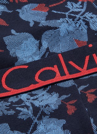  - CALVIN KLEIN UNDERWEAR - 'CK ID' logo waistband leaf print trunks