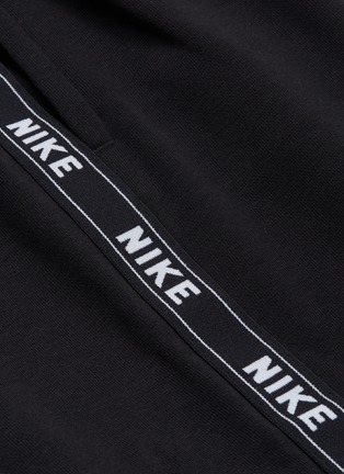 Detail View - Click To Enlarge - NIKE - Logo stripe outseam jogging pants