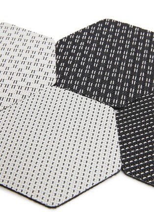 Detail View - Click To Enlarge - CHILEWICH - Hex coaster set – Black/White