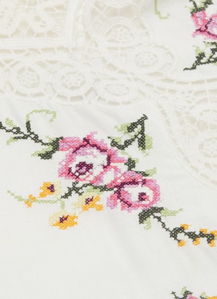 Detail View - Click To Enlarge - ZIMMERMANN - 'Allia' crochet lace trim floral embroidered handkerchief skirt