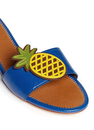 Detail View - Click To Enlarge - TORY BURCH - Pineapple appliqué leather flat slide sandals