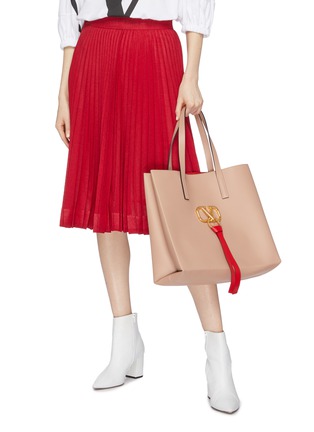 Figure View - Click To Enlarge - VALENTINO GARAVANI - Valentino Garavani 'VRing' tassel large leather tote