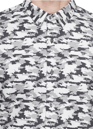 Detail View - Click To Enlarge - THEORY - 'Stephan' camouflage cotton shirt