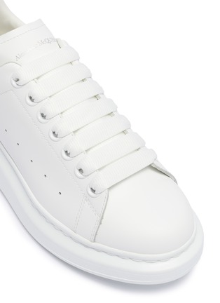 Detail View - Click To Enlarge - ALEXANDER MCQUEEN - 'Oversized Sneaker' in leather with metallic collar