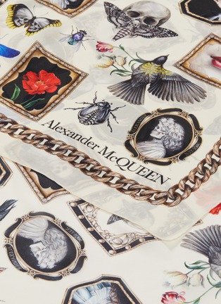Detail View - Click To Enlarge - ALEXANDER MCQUEEN - Cameo and Curiosities silk twill scarf