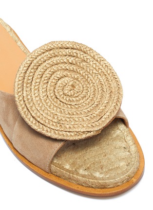 Detail View - Click To Enlarge - PALOMA BARCELÓ - 'Emilie' jute circle suede slide sandals