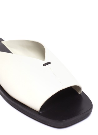 Detail View - Click To Enlarge - MERCEDES CASTILLO - 'Geri' V-throat leather slide sandals
