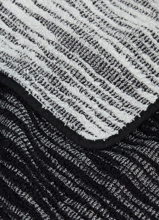Detail View - Click To Enlarge - ABYSS - Cozi bath sheet – Black
