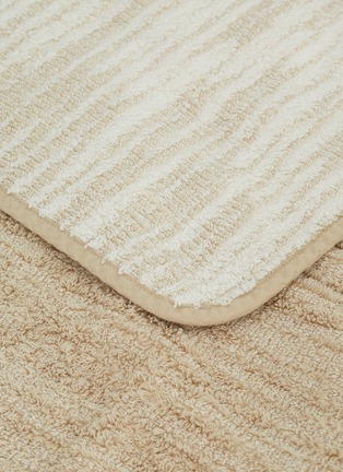 Detail View - Click To Enlarge - ABYSS - Cozi bath sheet – Linen