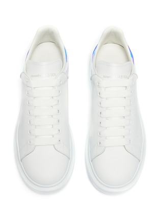 Detail View - Click To Enlarge - ALEXANDER MCQUEEN - 'Oversized Sneaker' in leather with holographic collar