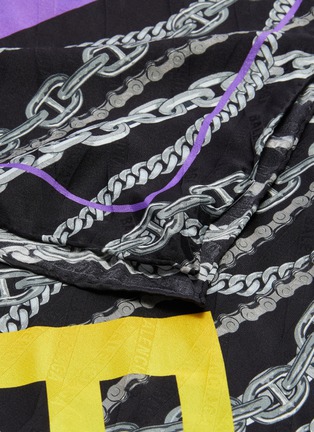 Detail View - Click To Enlarge - BALENCIAGA - Logo chain print silk twill scarf