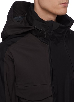 Detail View - Click To Enlarge - THE VIRIDI-ANNE - Retractable hood panelled field jacket