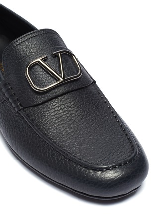 Detail View - Click To Enlarge - VALENTINO GARAVANI - Valentino Garavani 'VLOGO' leather drivers