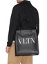 Front View - Click To Enlarge - VALENTINO GARAVANI - Valentino Garavani 'VLTN' logo print leather tote bag