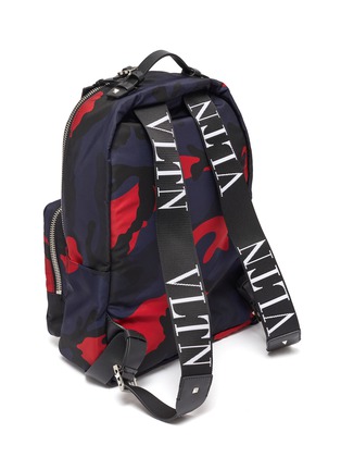 Detail View - Click To Enlarge - VALENTINO GARAVANI - Valentino Garavani Logo strap camouflage print backpack