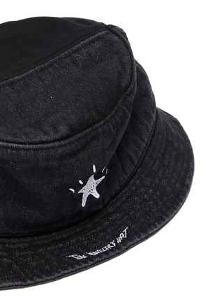 Detail View - Click To Enlarge - SMFK - Slogan star embroidered denim twill patchwork bucket hat