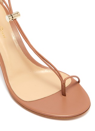 Detail View - Click To Enlarge - GIANVITO ROSSI - Toe ring toggle leather strap sandals