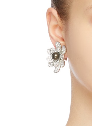 Figure View - Click To Enlarge - KENNETH JAY LANE - Glass crystal pearl floral clip stud earrings