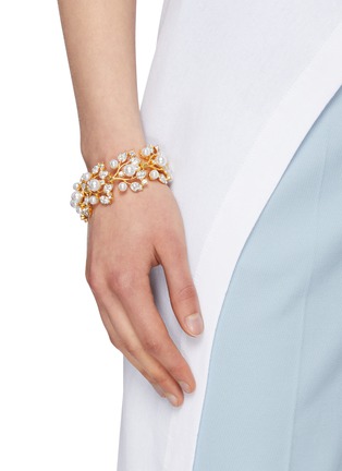 Figure View - Click To Enlarge - KENNETH JAY LANE - Glass crystal faux pearl openwork vine bangle