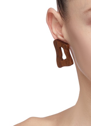 Figure View - Click To Enlarge - SOPHIE MONET - 'The Alice' abstract wood hoop earrings