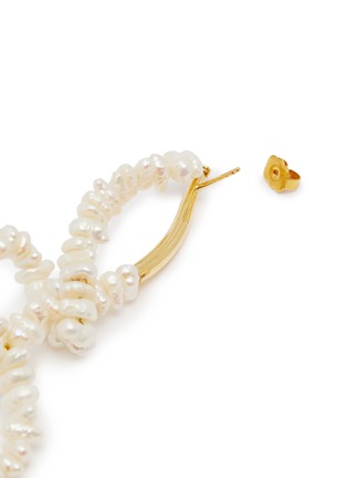 Detail View - Click To Enlarge - JOANNA LAURA CONSTANTINE - 'Feminine Waves' pearl sculptural drop earrings