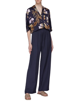Figure View - Click To Enlarge - VINCE - Tropical graphic print silk satin pyjama shirt