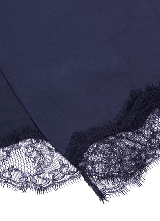 Detail View - Click To Enlarge - VINCE - Chantilly lace trim mock wrap twill skirt