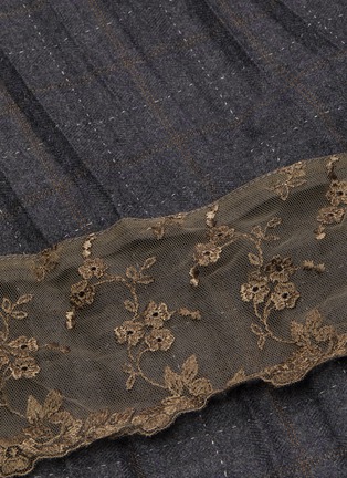 Detail View - Click To Enlarge - JONATHAN LIANG - Pleated windowpane check asymmetric lace-trim skirt