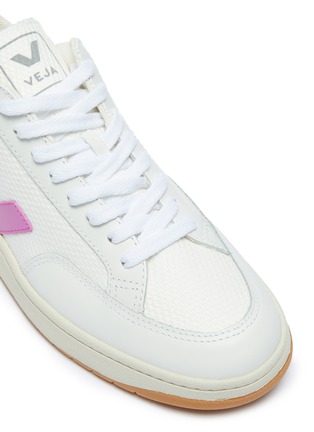 Detail View - Click To Enlarge - VEJA - 'V-12' leather panel B-mesh sneakers