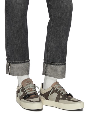 Figure View - Click To Enlarge - P448 - 'Thomas' buckle panelled suede sneakers