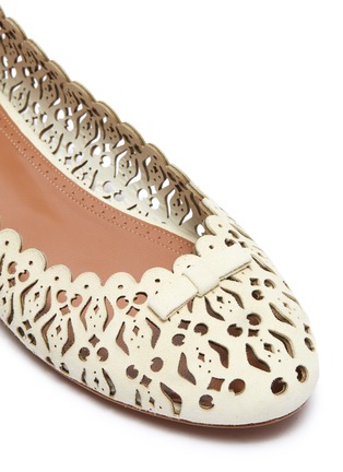 Detail View - Click To Enlarge - ALAÏA - Bow abstract lasercut leather flats