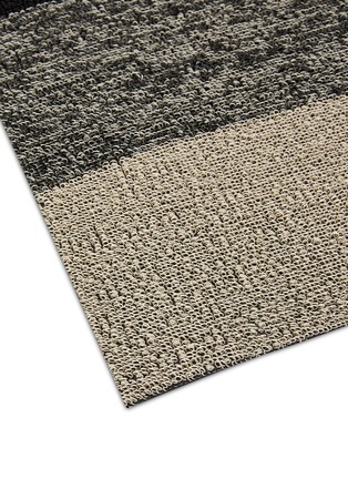 Detail View - Click To Enlarge - CHILEWICH - Shag marbled stripe door mat – Salt & Pepper