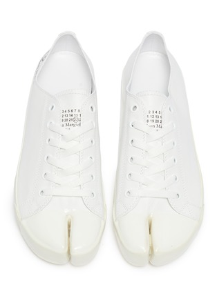 Detail View - Click To Enlarge - MAISON MARGIELA - 'Tabi' logo print leather sneakers