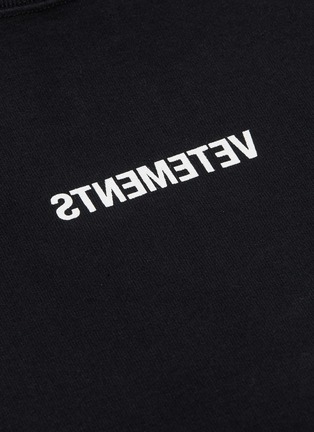  - VETEMENTS - Inverted logo print washing label T-shirt